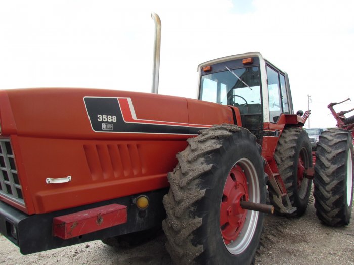 Frank and Bonnie Seitzinger Farm Machinery Auction