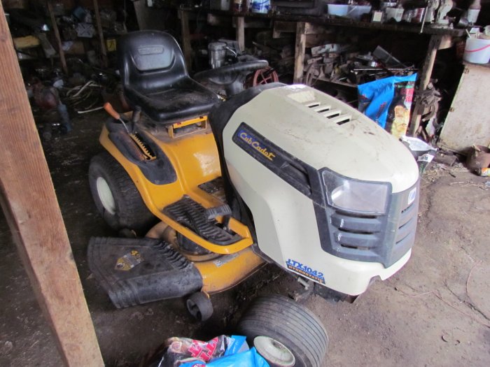 The Huge Robert Black Estate Auction - Machinery, Tools, Wool Spinning, Primitives, and Household
