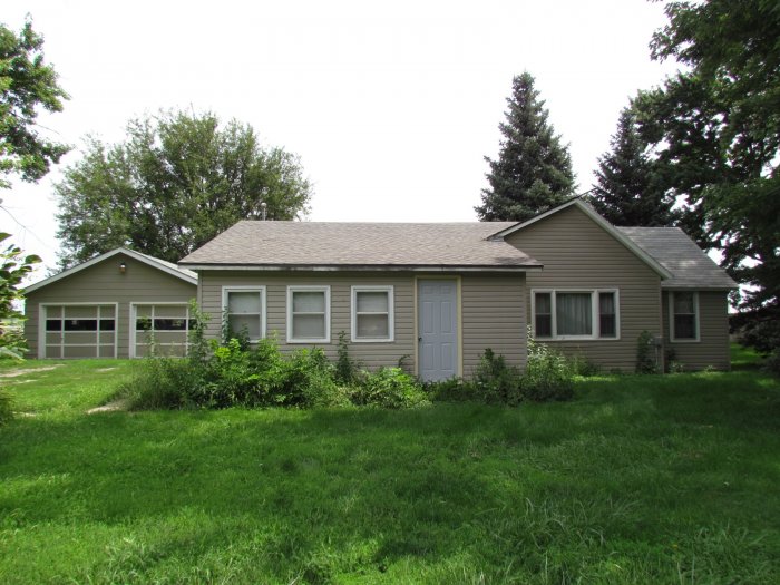 2 Bedroom Home with 4 Lots to be Sold at Auction