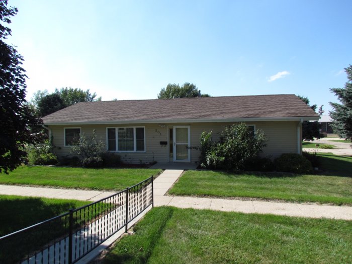 (Real Estate) Utterly like brand new 2 bedroom home, (Car) 2006 Pontiac Vibe, (Personal Property) hundreds of Salt & Peppers, Bells, Angels, & Bears, Near New Furniture, Appliances and Oak Curios, plus all the clean Household