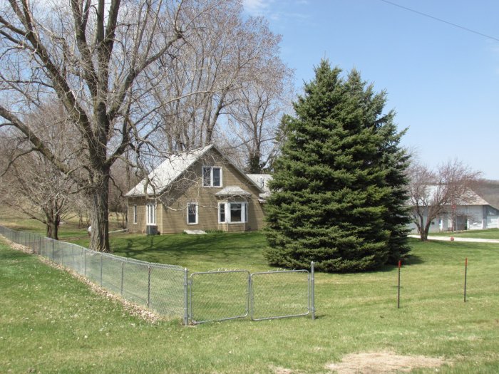 Large Public Estate Auction - (Real Estate) Wonderful 4 Bedroom Home Loess Hills Acreage, Vehicles, Guns, Sporting Goods, Antiques, Furniture, Household, Glassware, Tools and More!